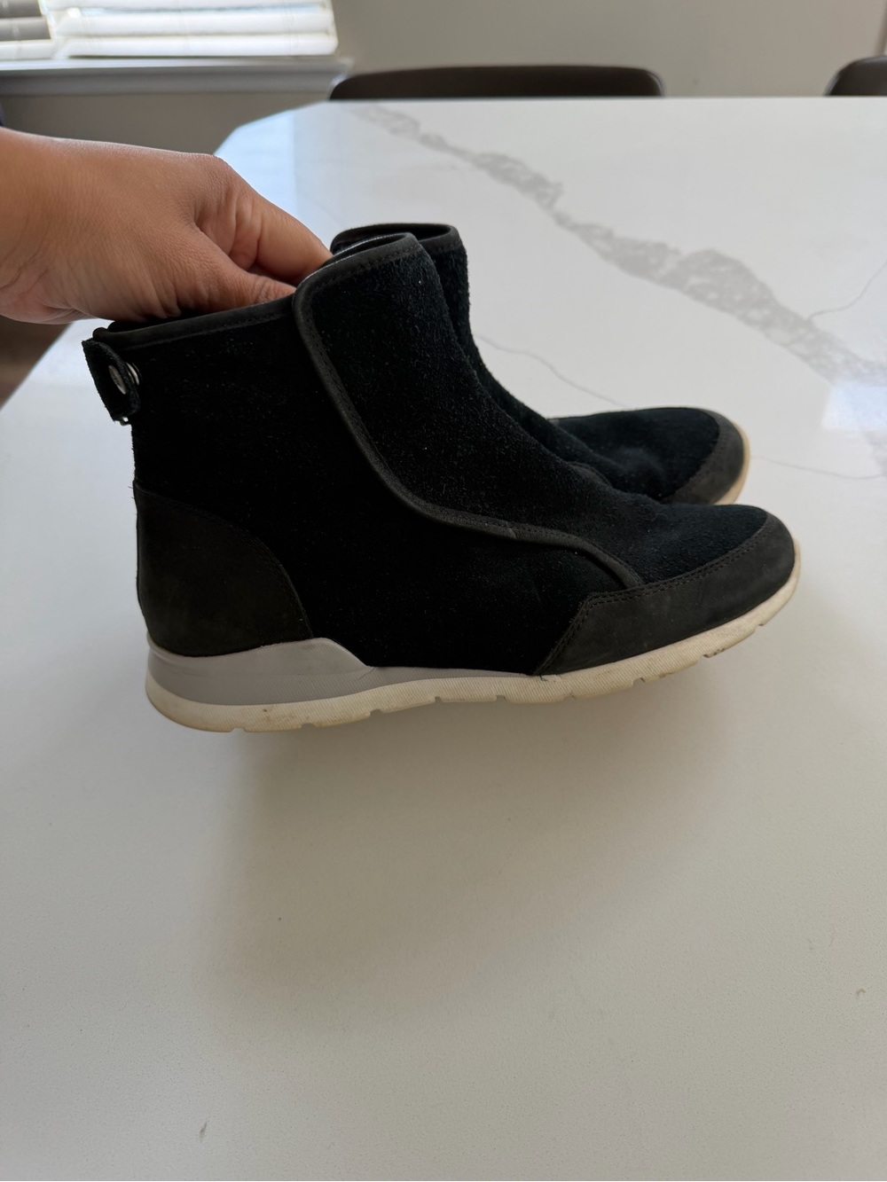 UGG Australia LAURELLE 7.5 Women Black high top Boots Shoes Suede sizes